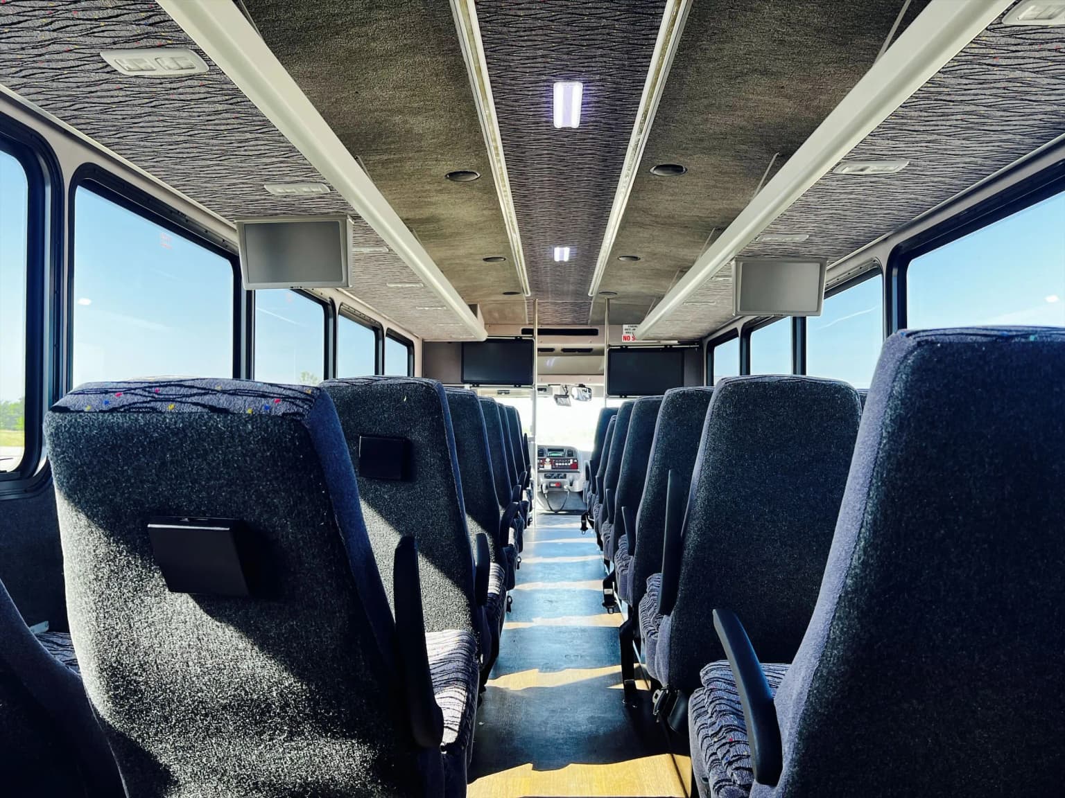 2015 Freightliner Glaval Shuttle Bus - Image 8