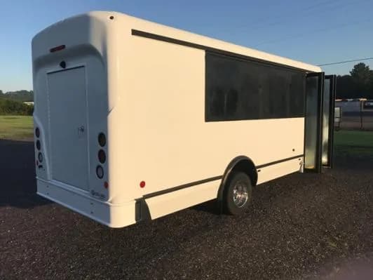 2019 Ford Collins Shuttle Bus - Image 4