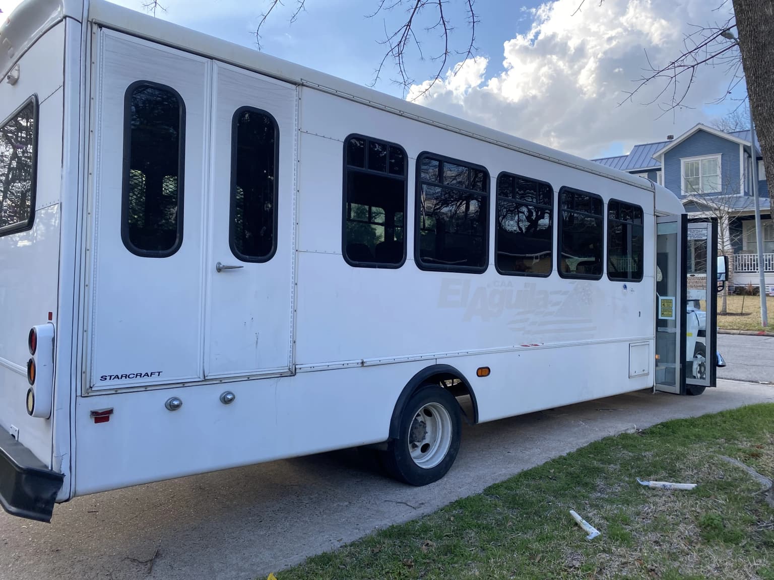 2009 Chevrolet 4500 Shuttle Bus - Image 2