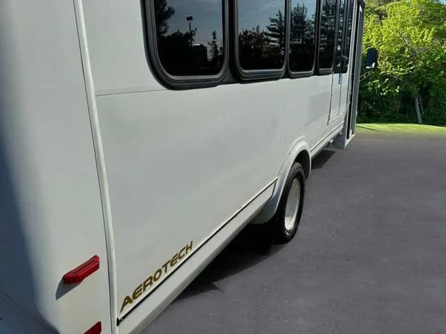 2017 Ford E450 ADA Shuttle Bus - Image 9