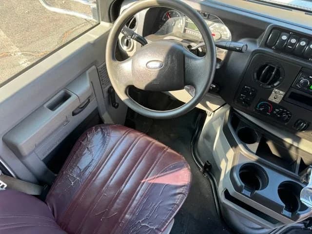 2017 Ford E450 ADA Shuttle Bus - Image 21