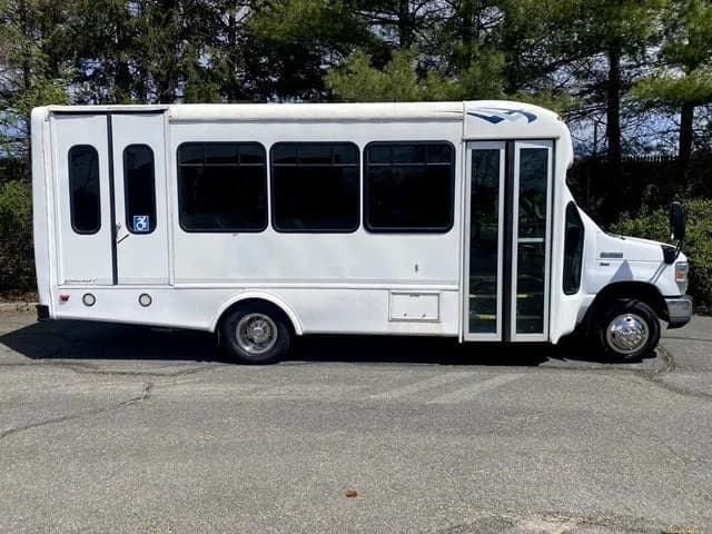 2014 Ford E350 Shuttle Bus - Image 1