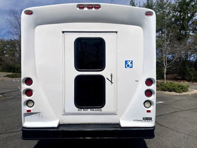 2014 Ford E350 Shuttle Bus - Image 4