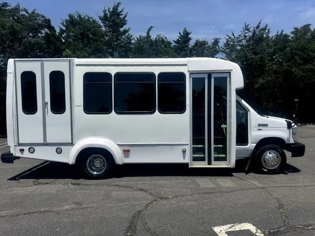 2014 Ford E350 Shuttle Bus - Image 1