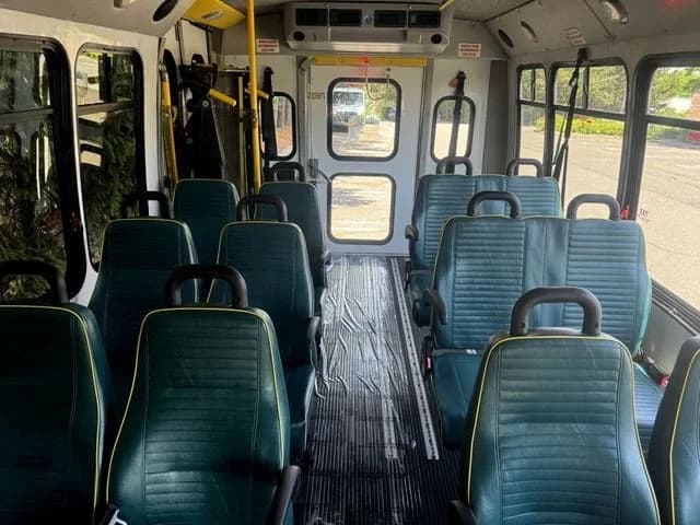 2014 Ford E350 Shuttle Bus - Image 7