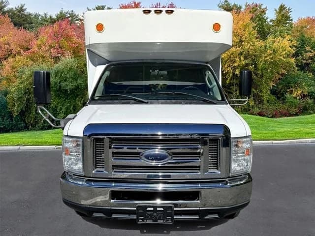 2014 Ford E450 Shuttle Bus - Image 2