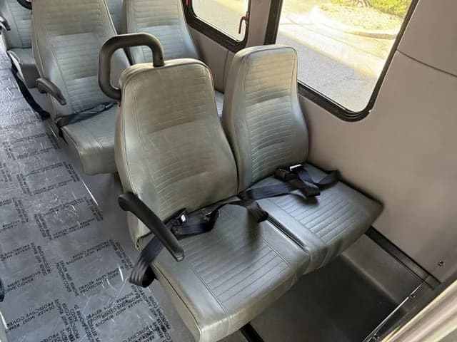 2013 Ford E450 Shuttle Bus - Image 26
