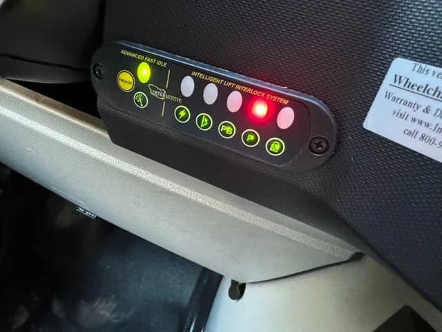 2013 Ford E450 Shuttle Bus - Image 29