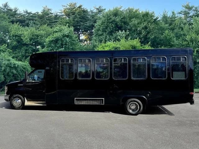 2013 Ford E450 Shuttle Bus - Image 6