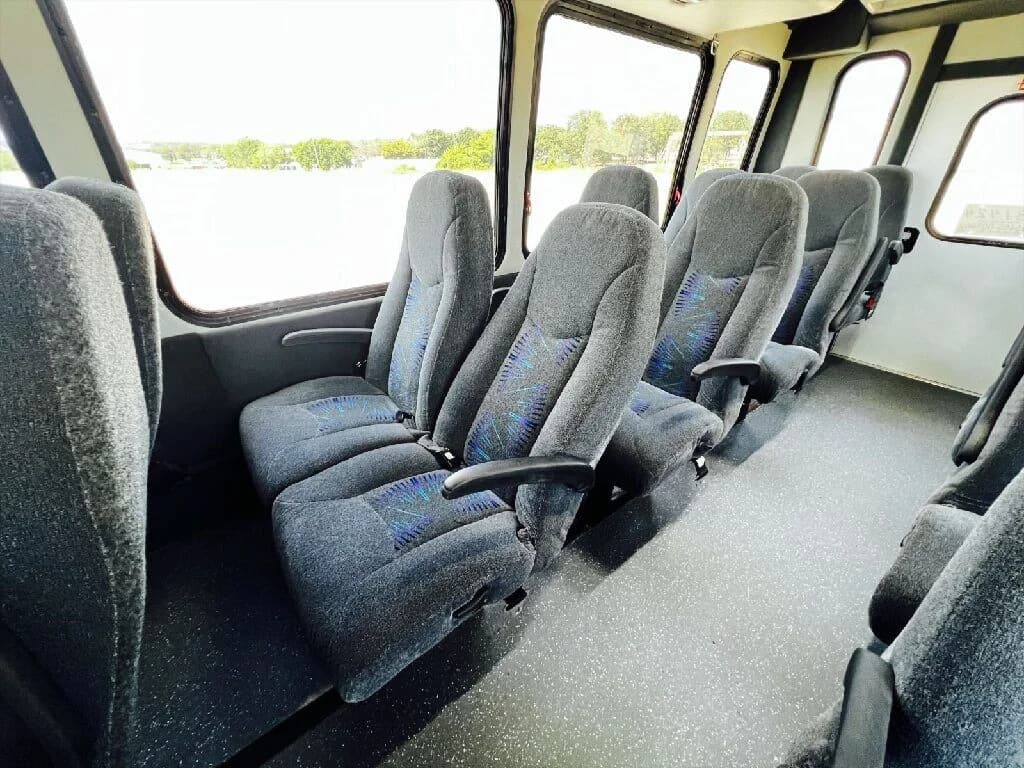 2017 Ford F650 Starcraft Shuttle Bus - Image 9