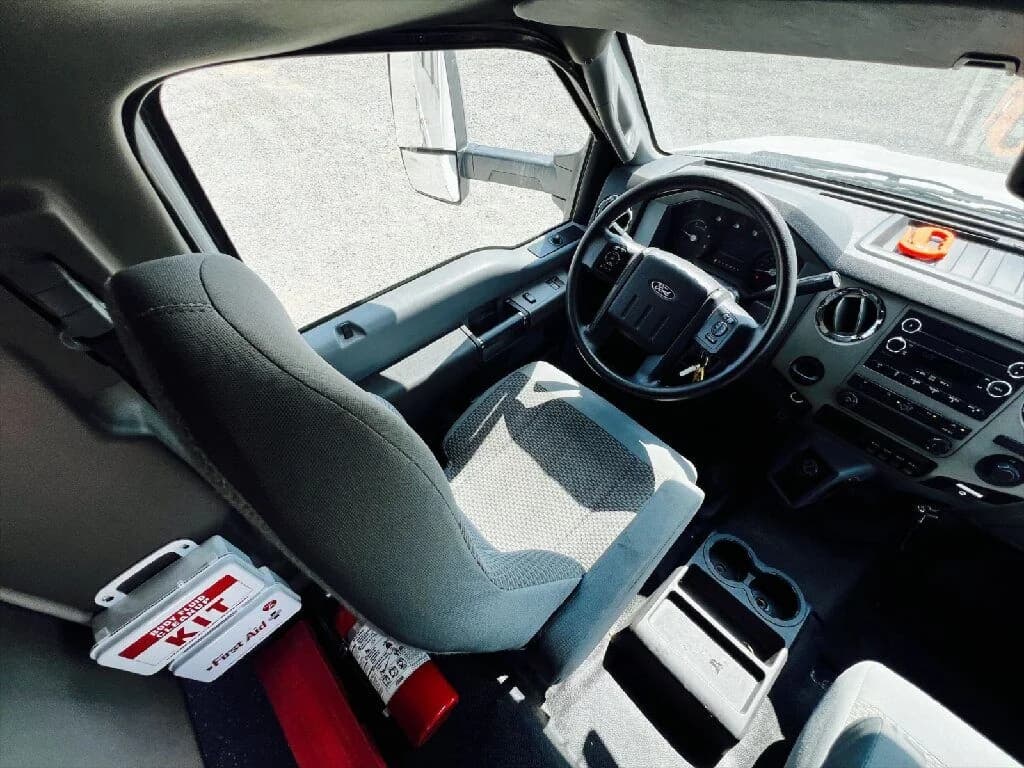 2017 Ford F650 Starcraft Shuttle Bus - Image 2