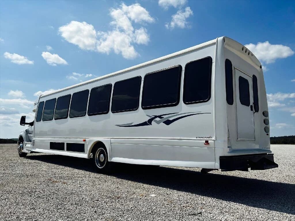 2017 Ford F650 Starcraft Shuttle Bus - Image 5