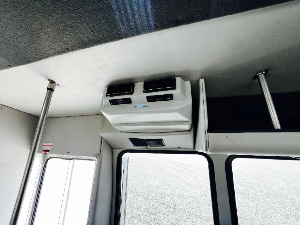 2017 Ford F650 Starcraft Shuttle Bus - Image 3