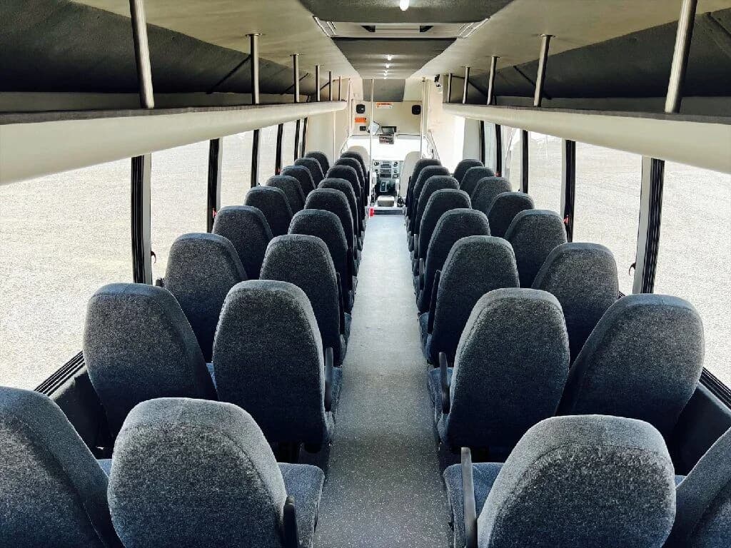 2017 Ford F650 Starcraft Shuttle Bus - Image 4