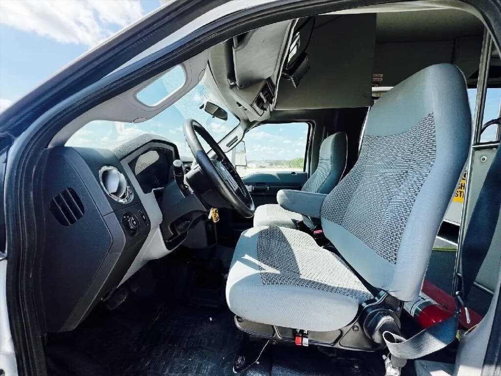 2017 Ford F650 Starcraft Shuttle Bus - Image 7