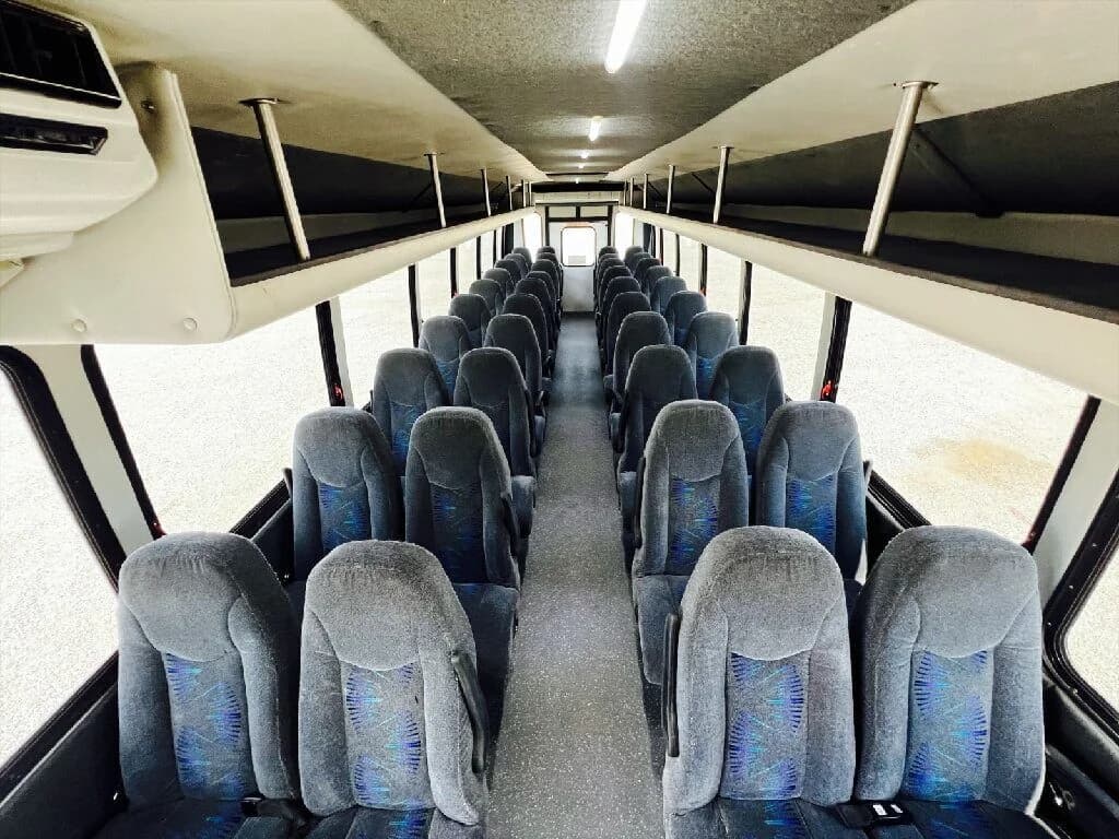 2017 Ford F650 Starcraft Shuttle Bus - Image 6