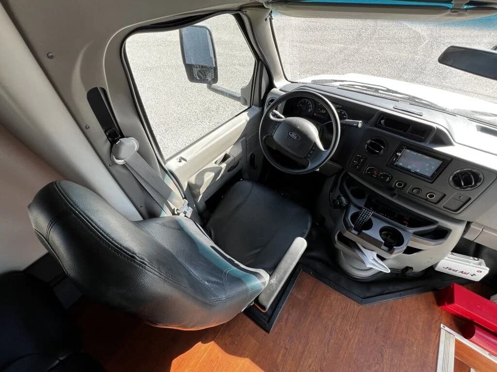 2016 Ford E450 Starcraft Shuttle Bus - Image 9