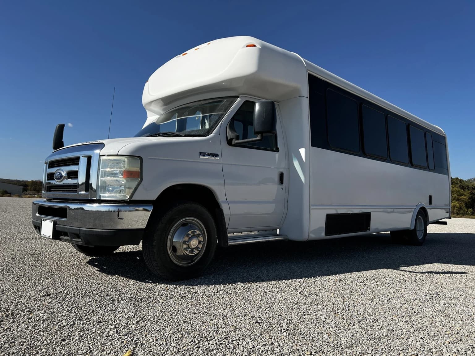 2016 Ford E450 Starcraft Shuttle Bus - Image 2
