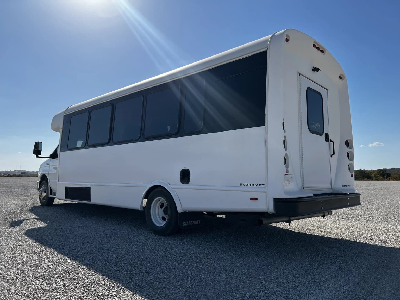 2016 Ford E450 Starcraft Shuttle Bus - Image 4