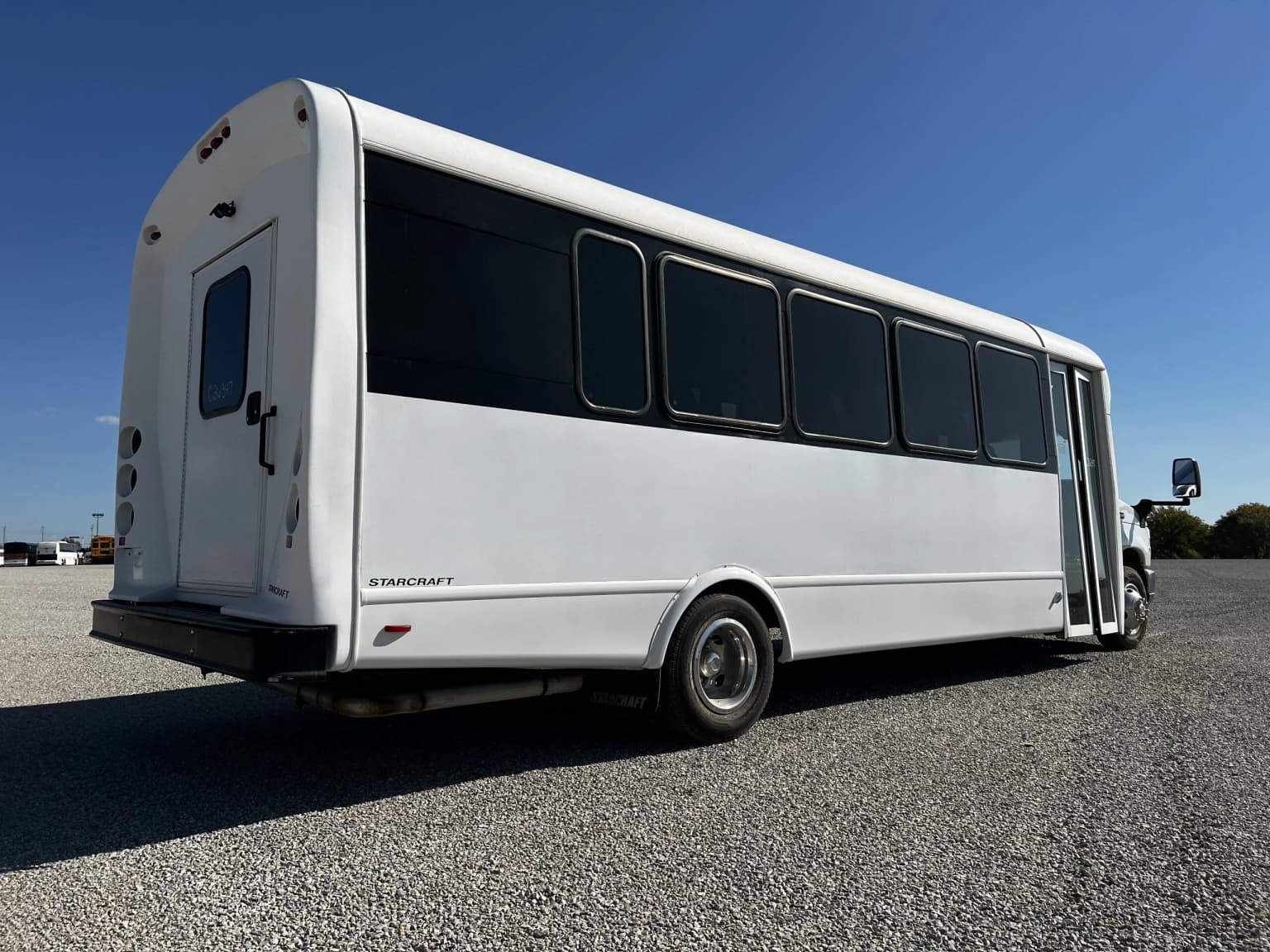 2016 Ford E450 Starcraft Shuttle Bus - Image 5