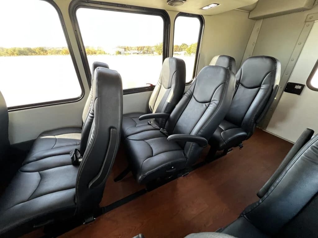 2016 Ford E450 Starcraft Shuttle Bus - Image 7