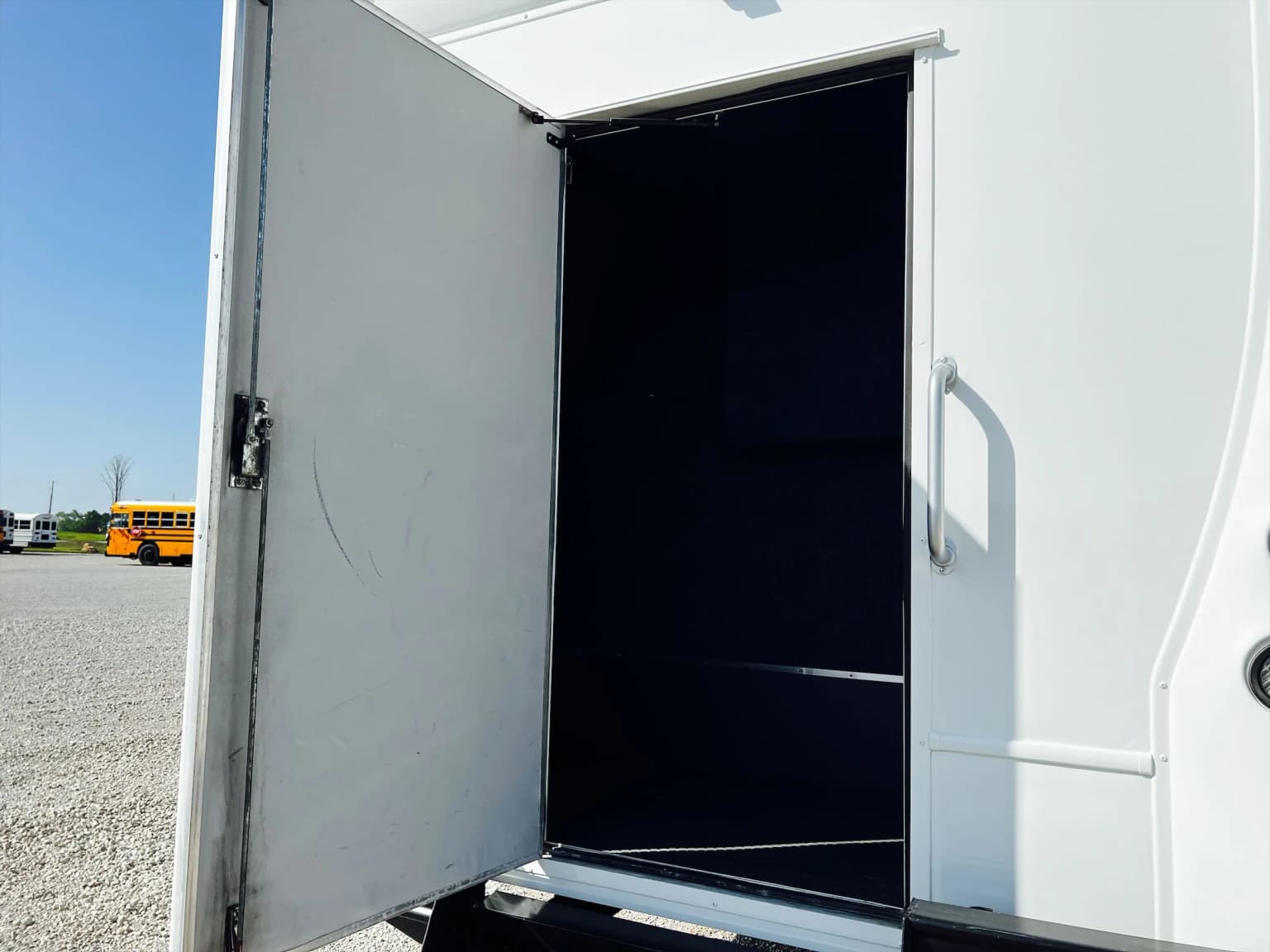 2015 Freightliner Glaval Mid Size Bus - Image 3