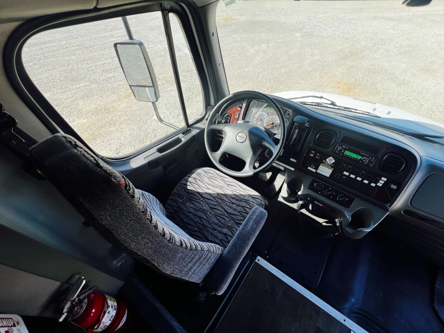 2015 Freightliner Glaval Mid Size Bus - Image 4