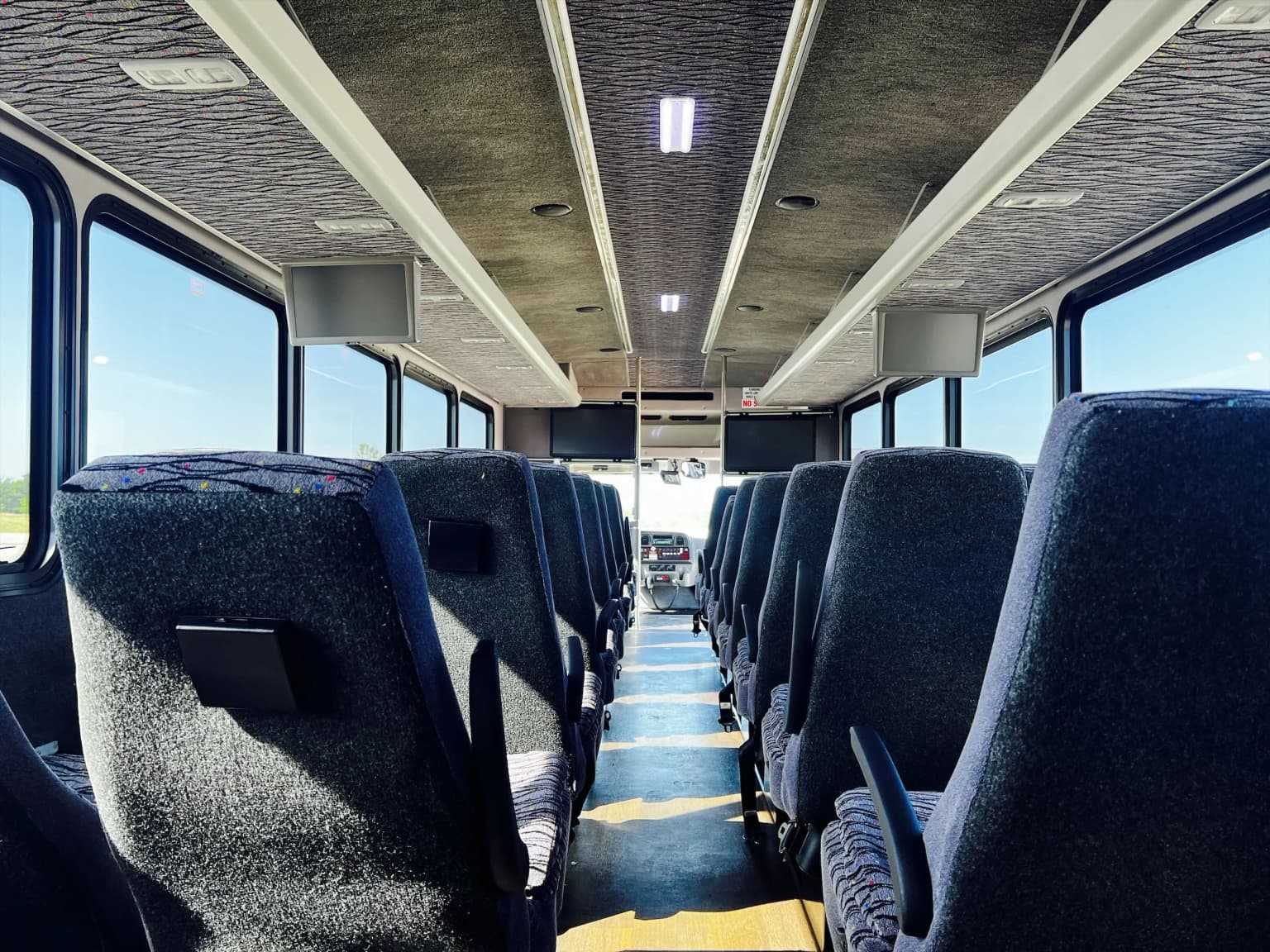 2015 Freightliner Glaval Mid Size Bus - Image 7