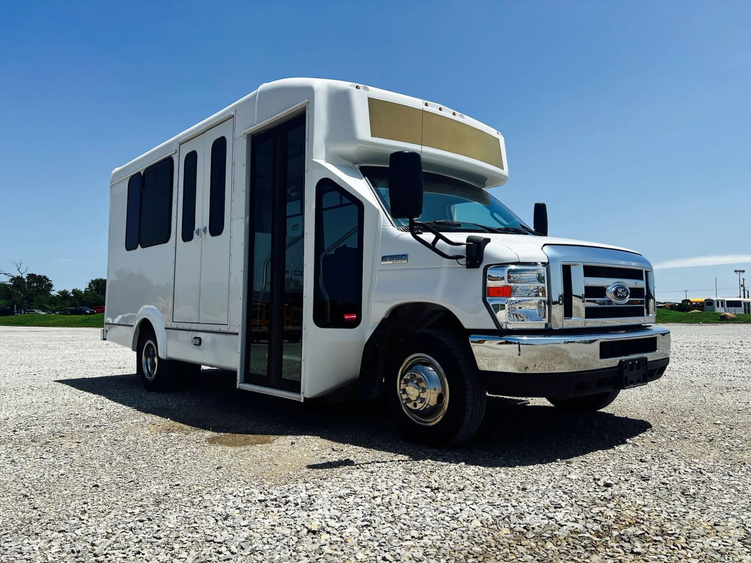 2019 Ford E350 Eldorado Shuttle Bus - Image 1