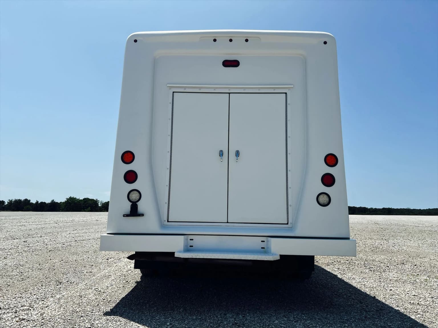 2019 Ford E350 Eldorado Shuttle Bus - Image 3