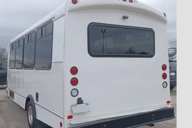 2016 Ford Champion Shuttle Bus - Image 4