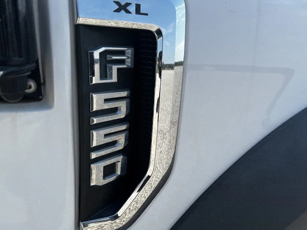 2017 Ford F550 Starcraft XL Mid Size Bus - Image 10