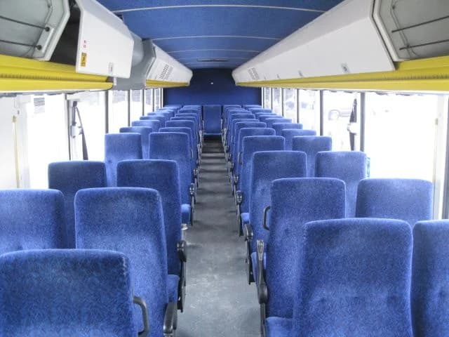 2004 MCI D4500 Coach Bus - Image 3