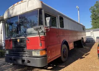 2005 International DT 466 bus