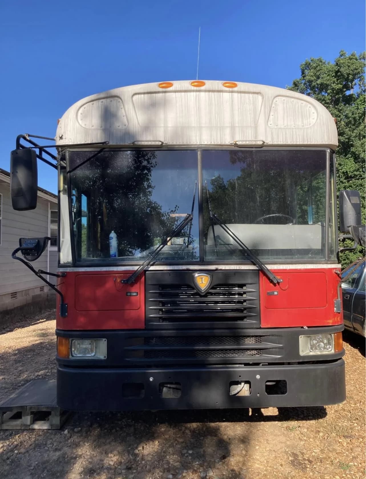 2005 International DT466 Skoolie - Image 2