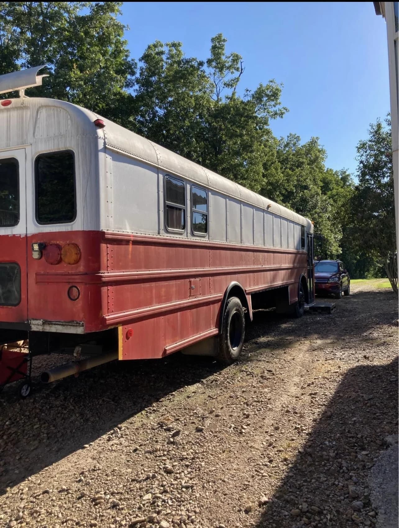 2005 International DT466 Skoolie - Image 4