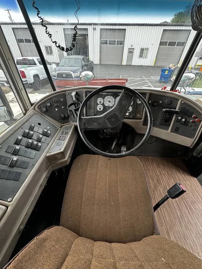 2001 International 4700 DT 466E Skoolie - Image 2