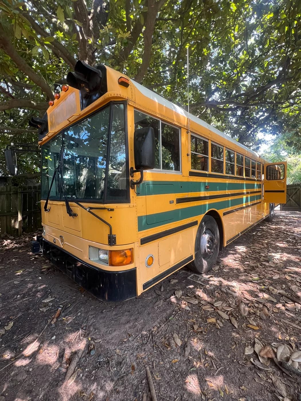 1999 International RE3000 Skoolie - Image 1