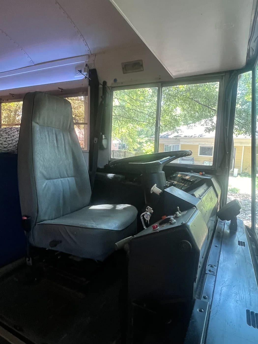 1999 International RE3000 Skoolie - Image 4
