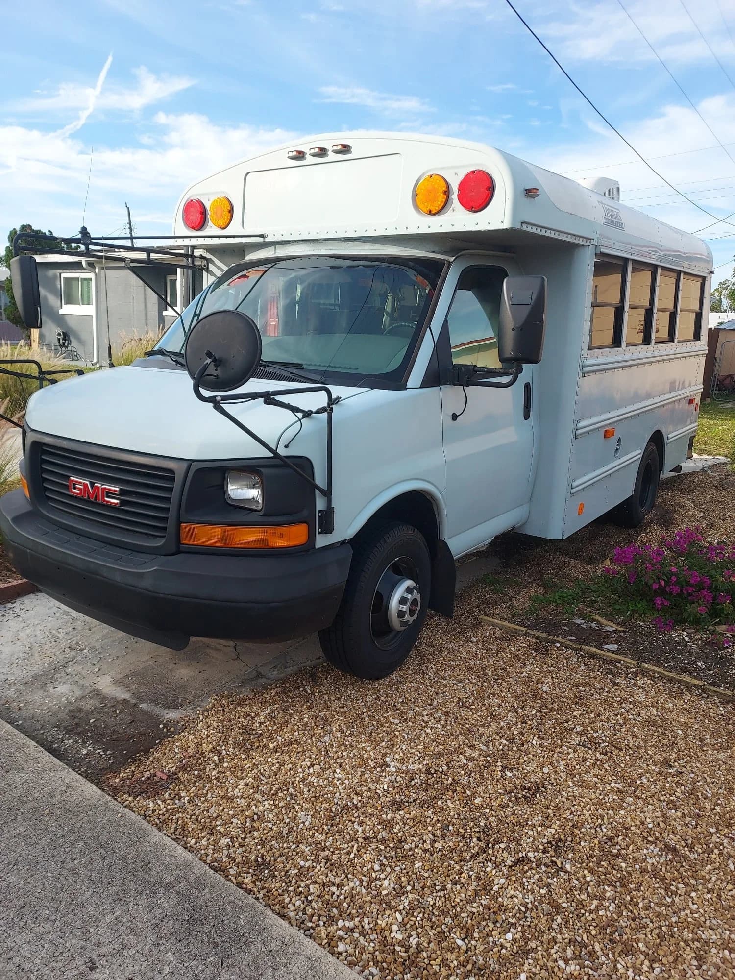 2006 Thomas GMC 3500 Skoolie - Image 1