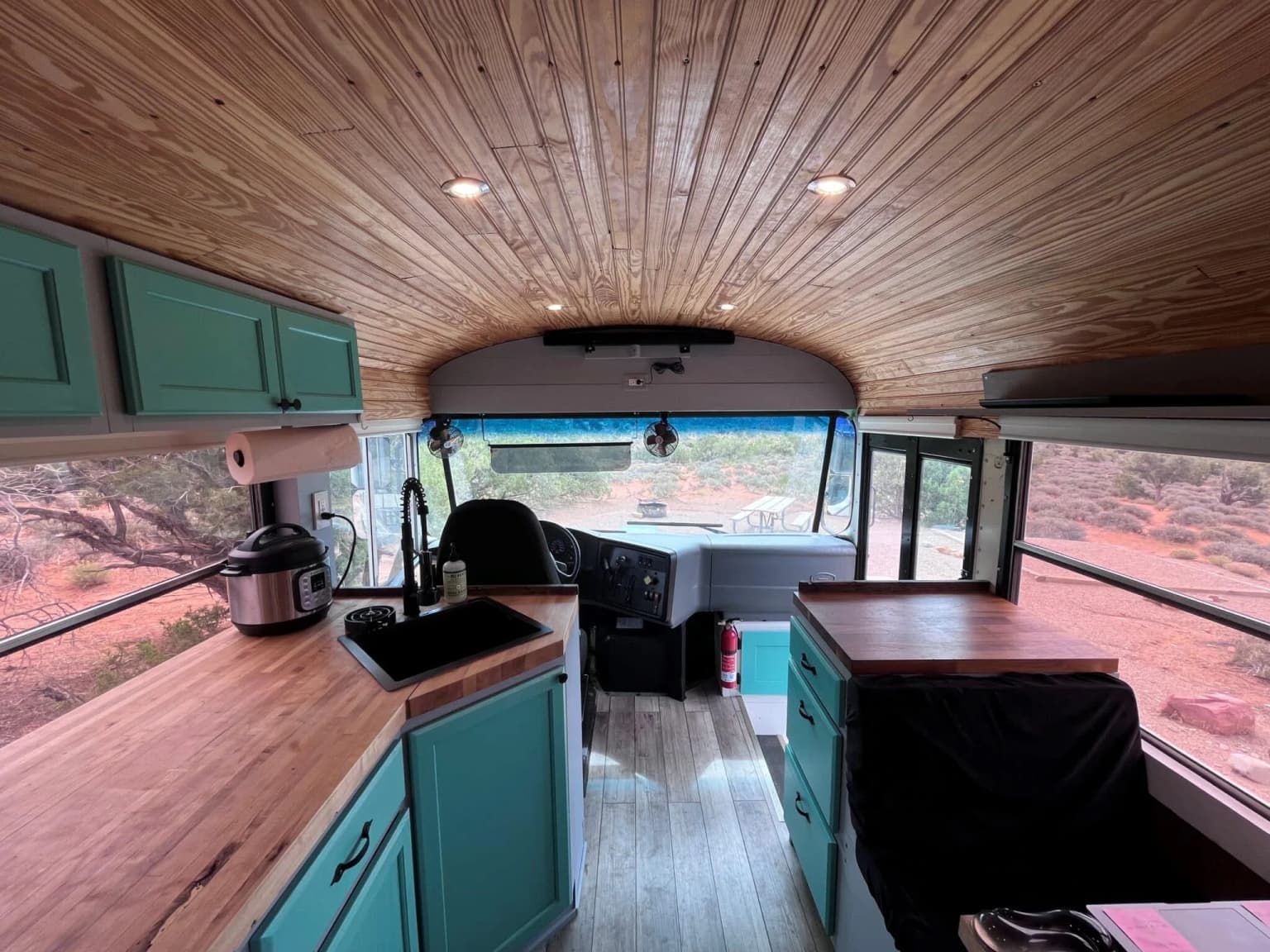 2009 International 3800 Skoolie - Image 3