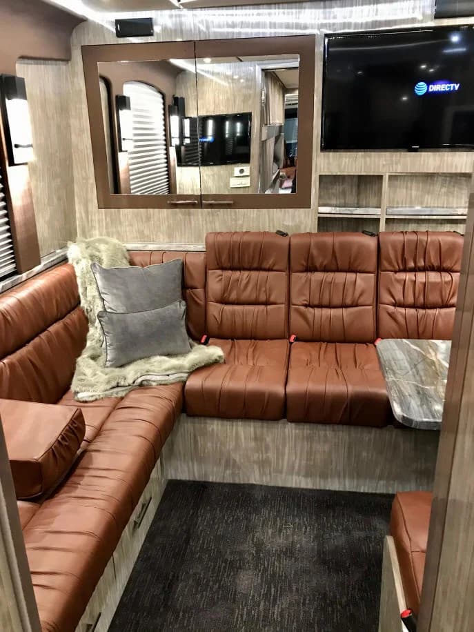 2021 Prevost X3 Entertainer Motorcoach - Image 9