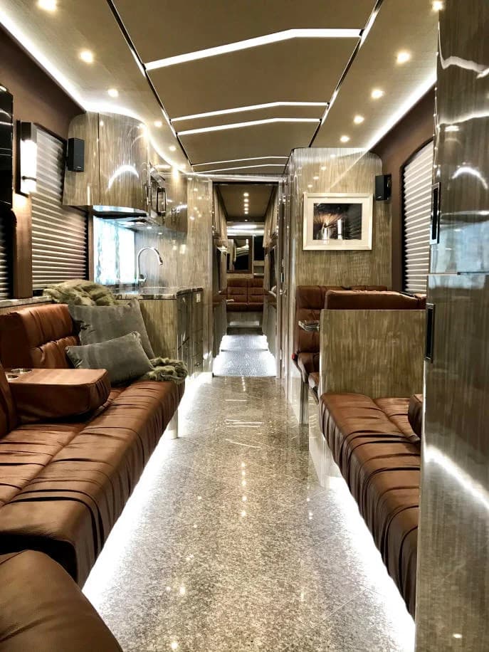 2021 Prevost X3 Entertainer Motorcoach - Image 13