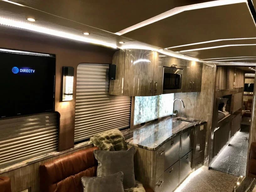 2021 Prevost X3 Entertainer Motorcoach - Image 5