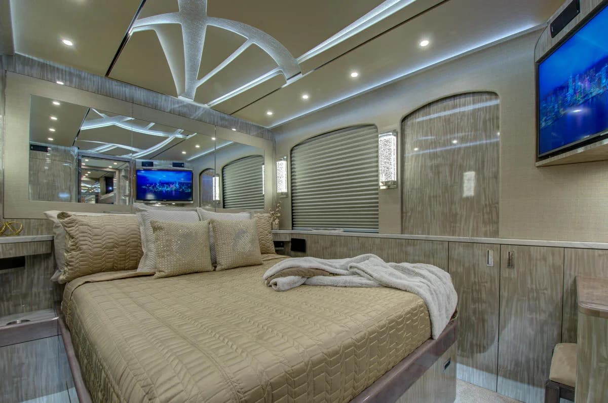 2019 Prevost X3 Star Motorcoach - Image 15