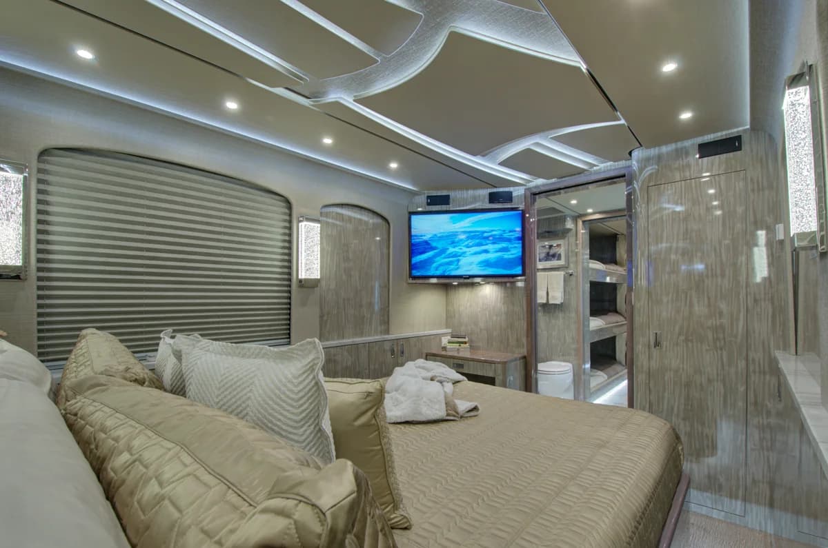 2019 Prevost X3 Star Motorcoach - Image 17