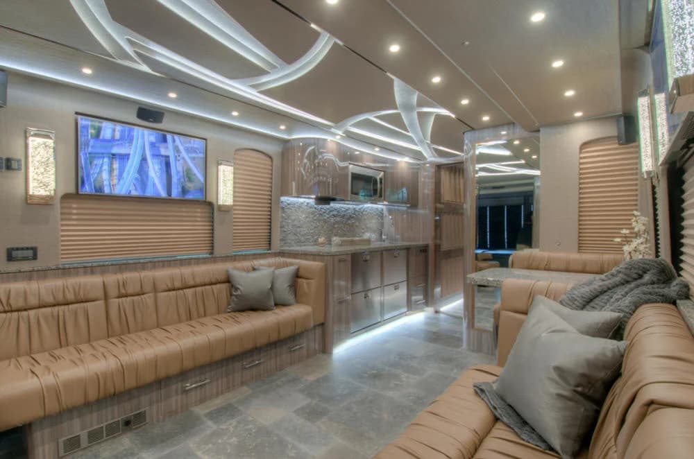 2018 Prevost X3-45 Entertainer Motorcoach - Image 14