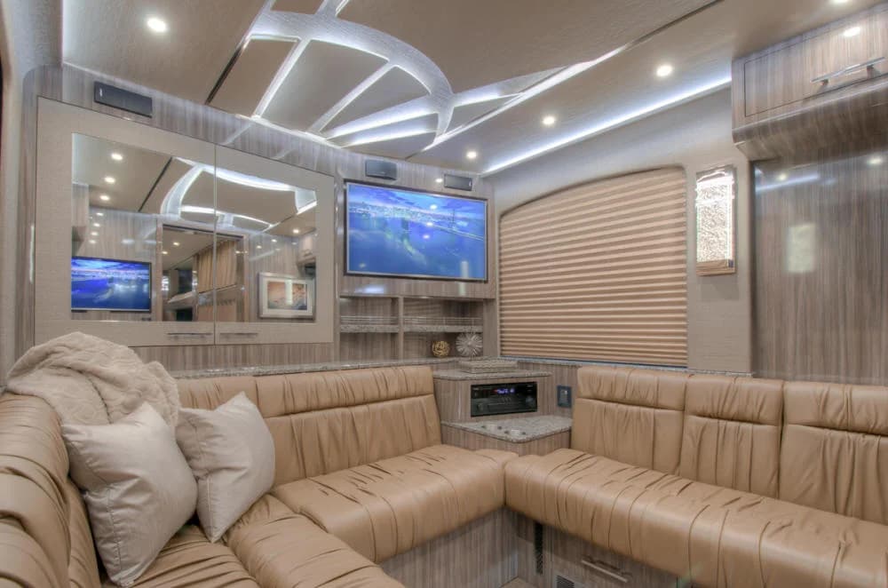 2018 Prevost X3-45 Entertainer Motorcoach - Image 19
