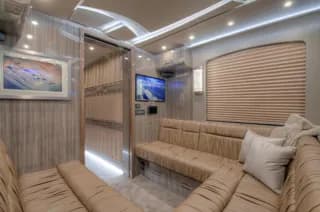 2018 Prevost (NFI) X3-45 bus