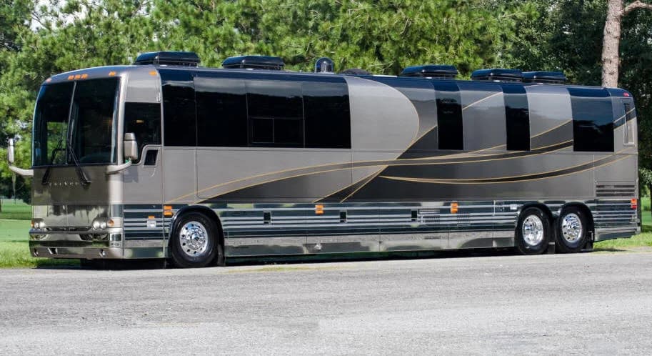 2018 Prevost X3-45 Entertainer Motorcoach - Image 9